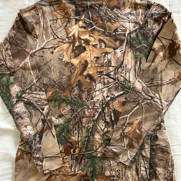 Women’s Under Armour RealTree Camo Long-Sleeve Shirt Medium - Picture 4 of 4